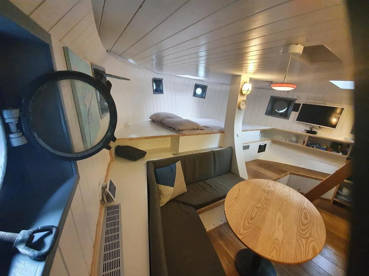 Hotel De Coaster & Aquarium Ponton Rotterdam Botel