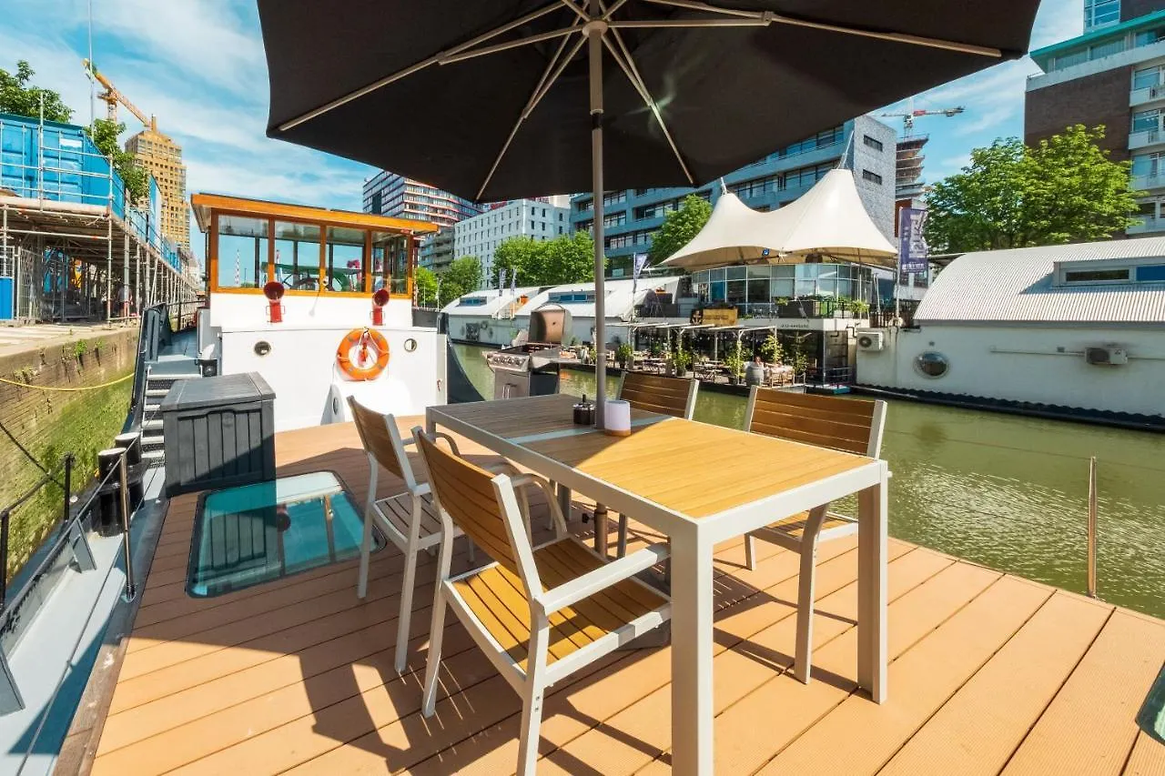 Hotel De Coaster & Aquarium Ponton Rotterdam Hotel na wodzie