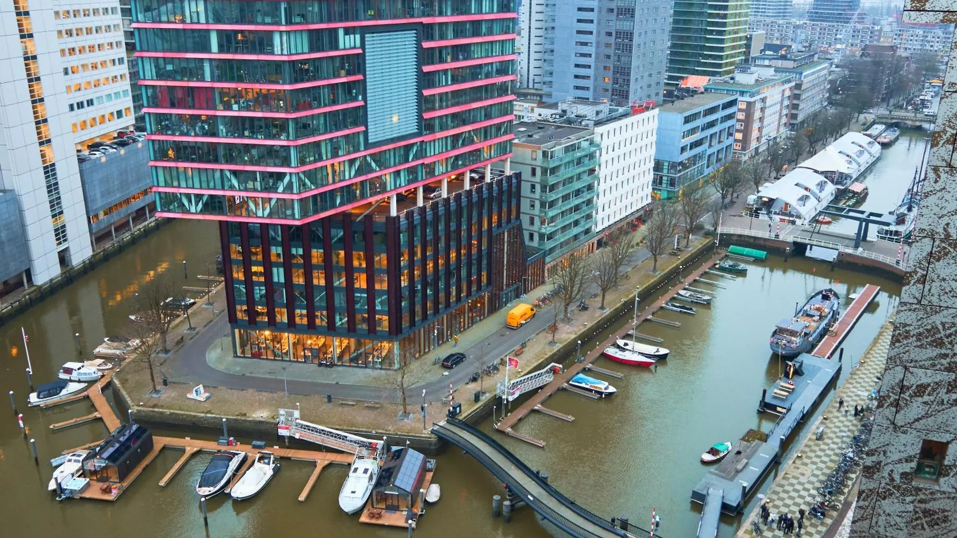 Hotel De Coaster & Aquarium Ponton Rotterdam Holandia