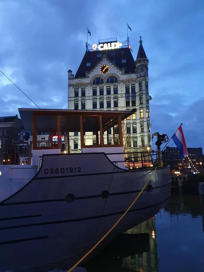 De Coaster & Aquarium Ponton Hotel Rotterdam Botel